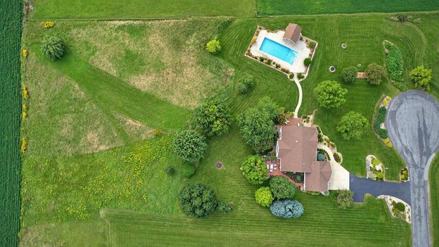 W9795 STONE CREST DRIVE, Hortonville, WI 54944