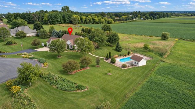 W9795 STONE CREST DRIVE, Hortonville, WI 54944
