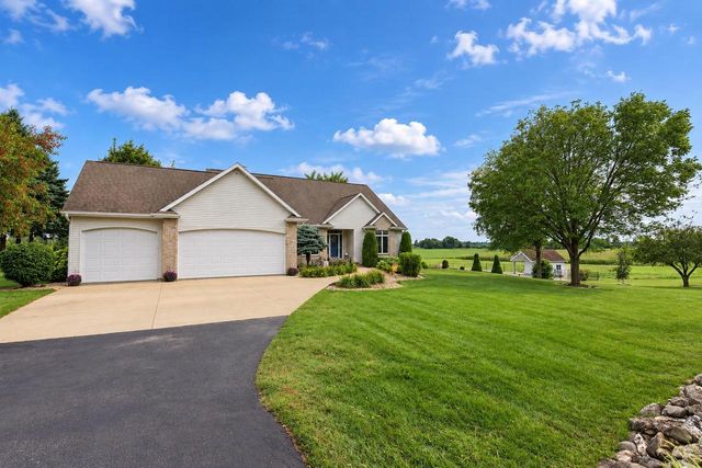 W9795 STONE CREST DRIVE, Hortonville, WI 54944