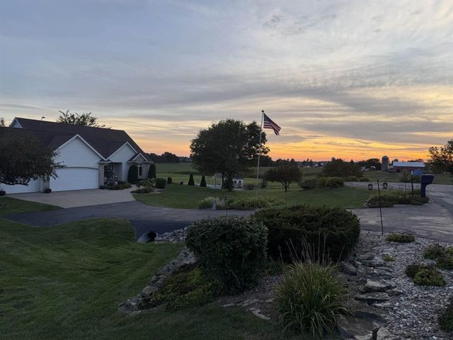 W9795 STONE CREST DRIVE, Hortonville, WI 54944