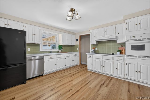 27 Cheryl Road, West Seneca, NY 14224