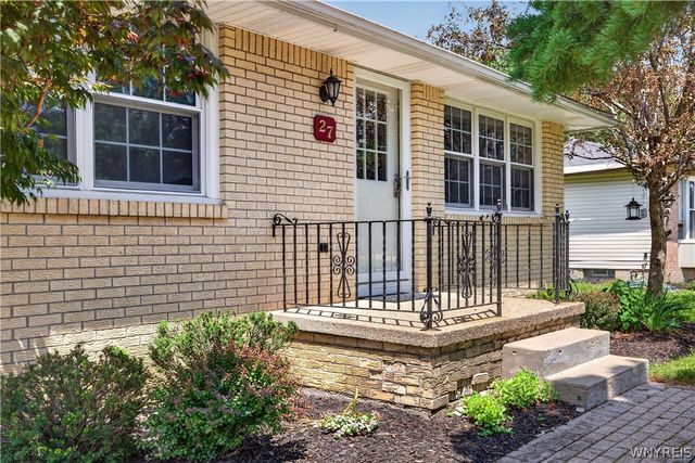 27 Cheryl Road, West Seneca, NY 14224