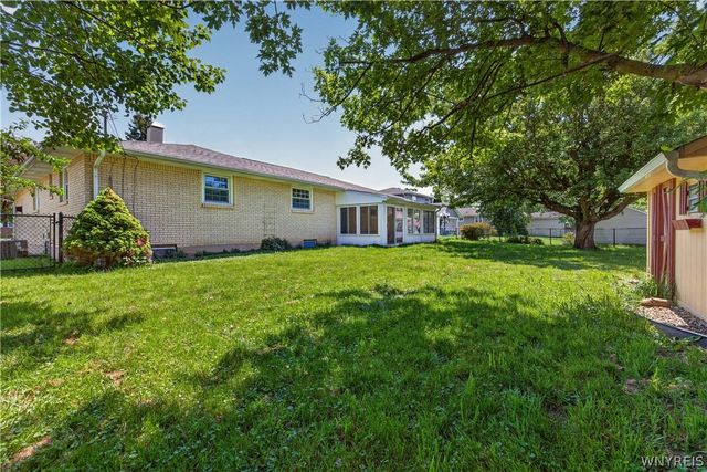 27 Cheryl Road, West Seneca, NY 14224