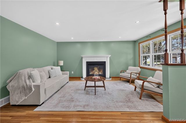 27 Cheryl Road, West Seneca, NY 14224