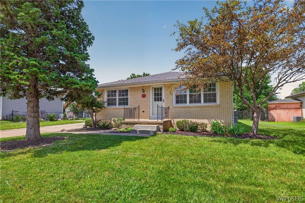 27 Cheryl Road, West Seneca, NY 14224