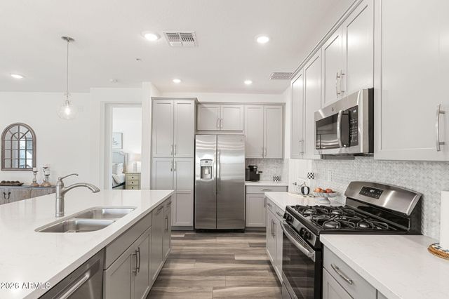 5100 E RANCHO PALOMA Drive 2066, Cave Creek, AZ 85331