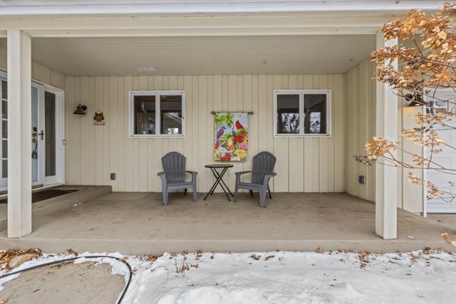 21 N Oaks Road, North Oaks, MN 55127