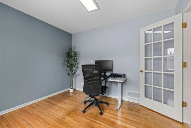 21 N Oaks Road, North Oaks, MN 55127