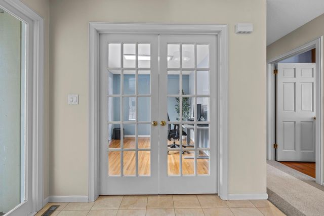 21 N Oaks Road, North Oaks, MN 55127