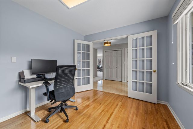 21 N Oaks Road, North Oaks, MN 55127