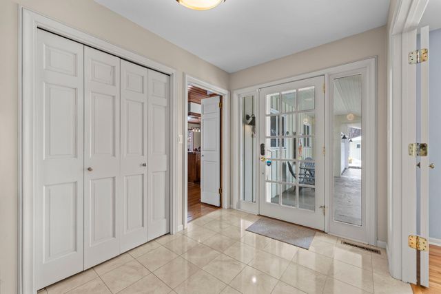 21 N Oaks Road, North Oaks, MN 55127