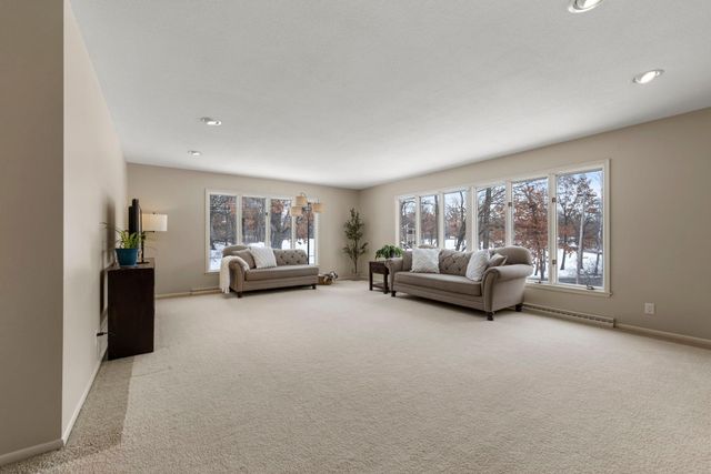 21 N Oaks Road, North Oaks, MN 55127