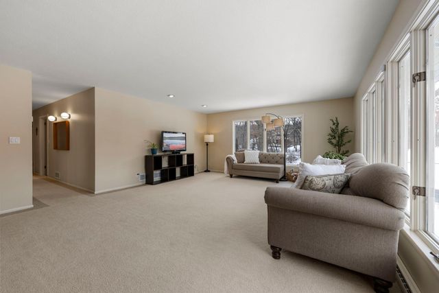 21 N Oaks Road, North Oaks, MN 55127