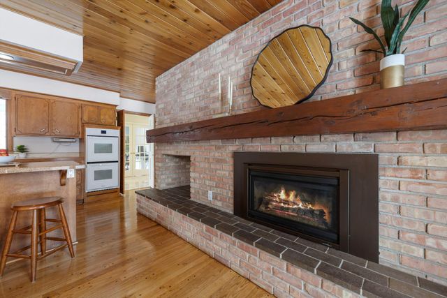 21 N Oaks Road, North Oaks, MN 55127