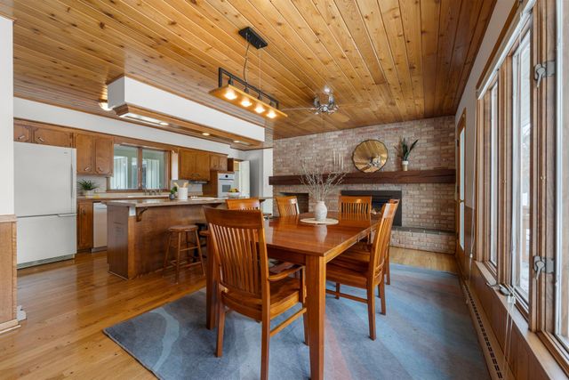 21 N Oaks Road, North Oaks, MN 55127