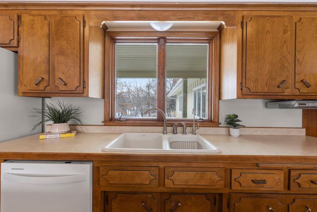 21 N Oaks Road, North Oaks, MN 55127