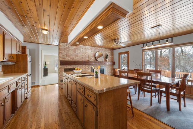 21 N Oaks Road, North Oaks, MN 55127