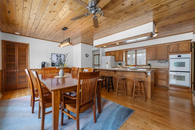 21 N Oaks Road, North Oaks, MN 55127