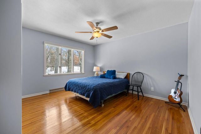 21 N Oaks Road, North Oaks, MN 55127