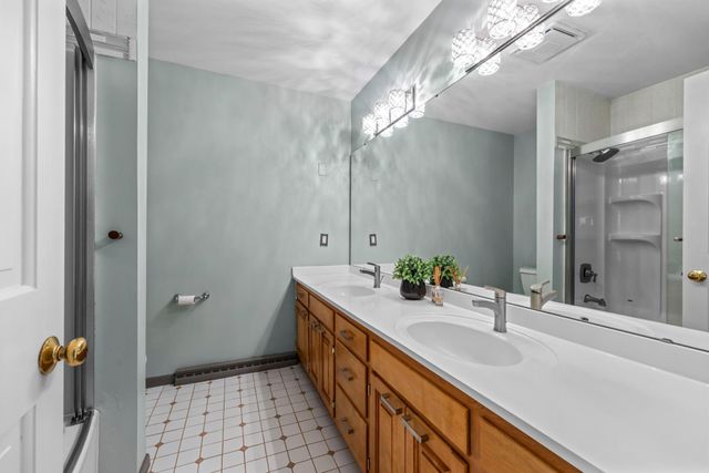 21 N Oaks Road, North Oaks, MN 55127