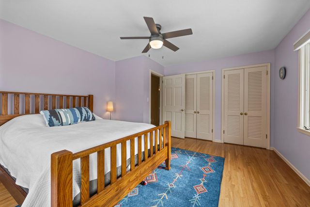 21 N Oaks Road, North Oaks, MN 55127