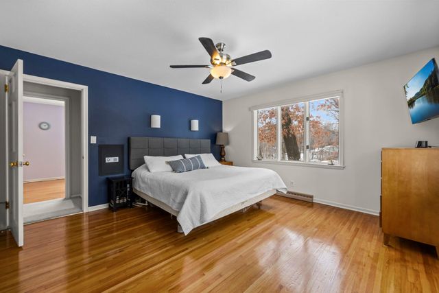 21 N Oaks Road, North Oaks, MN 55127