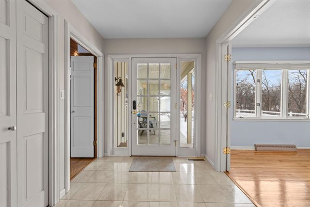 21 N Oaks Road, North Oaks, MN 55127