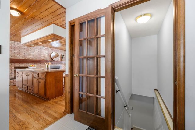 21 N Oaks Road, North Oaks, MN 55127