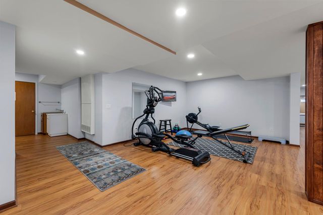 21 N Oaks Road, North Oaks, MN 55127