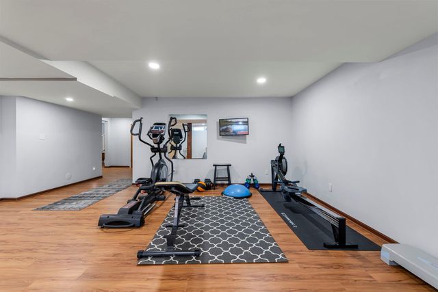 21 N Oaks Road, North Oaks, MN 55127