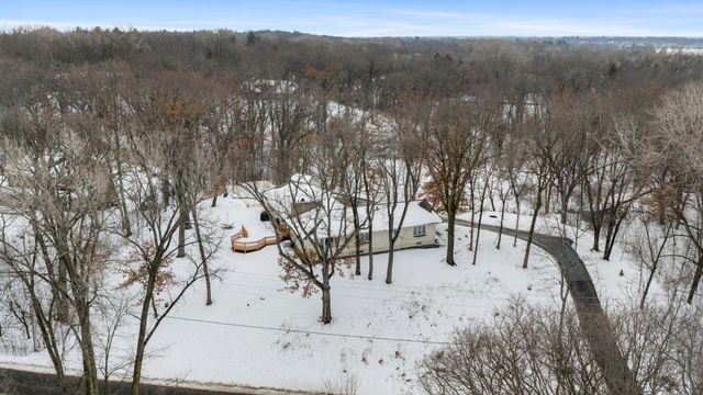 21 N Oaks Road, North Oaks, MN 55127