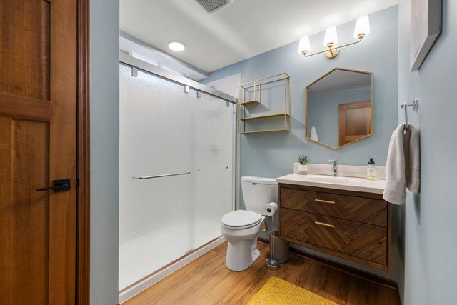 21 N Oaks Road, North Oaks, MN 55127