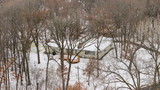 21 N Oaks Road, North Oaks, MN 55127