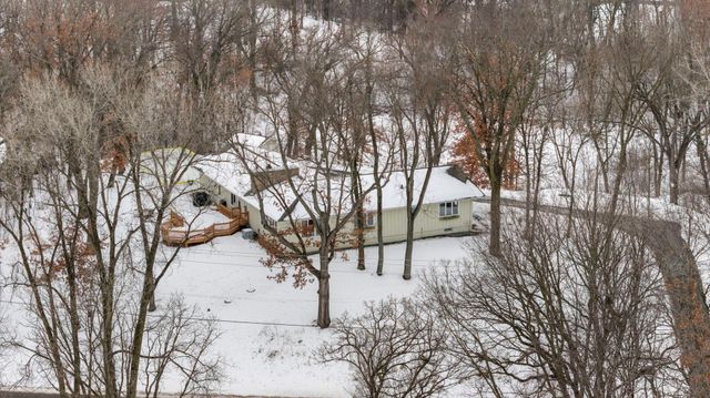 21 N Oaks Road, North Oaks, MN 55127