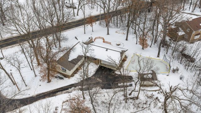 21 N Oaks Road, North Oaks, MN 55127