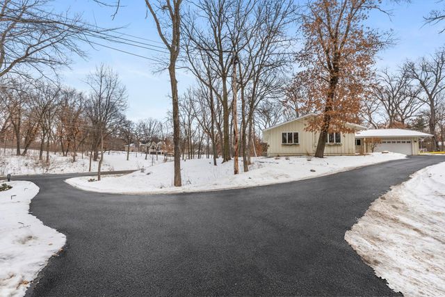 21 N Oaks Road, North Oaks, MN 55127