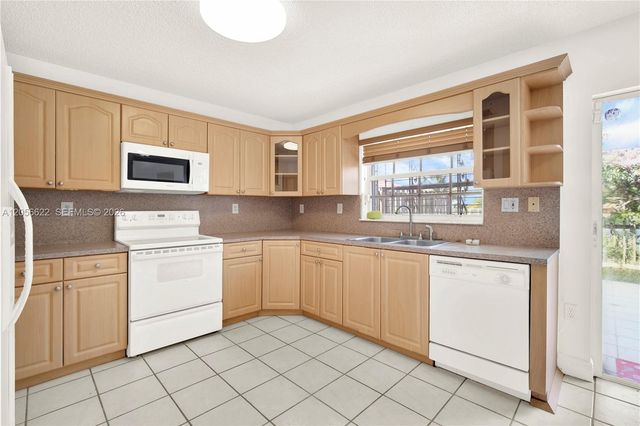 16301 SW 100th Terrace ., Miami, FL 33196