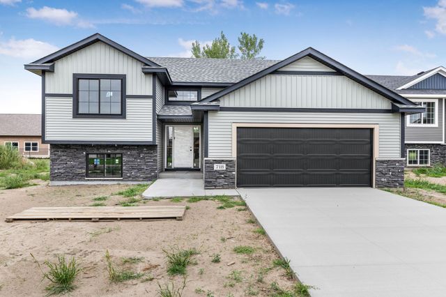 718 Margaret Avenue NE, Isanti, MN 55040