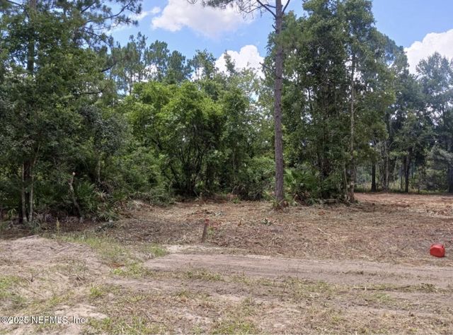 210 THOMPSON Avenue, Interlachen, FL 32148