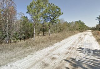 210 THOMPSON Avenue, Interlachen, FL 32148