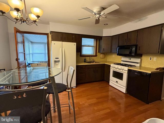 221 W 3RD ST, Palmyra, NJ 08065