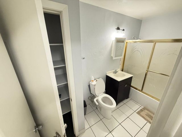 600 Mesa Drive 104, Hoffman Estates, IL 60169