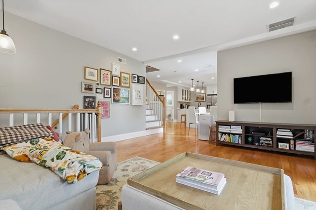 33 Brunswick Park 2, Melrose, MA 02176