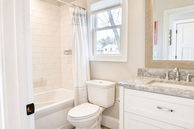 33 Brunswick Park 2, Melrose, MA 02176