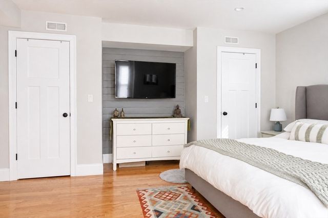 33 Brunswick Park 2, Melrose, MA 02176