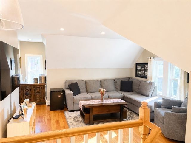 33 Brunswick Park 2, Melrose, MA 02176