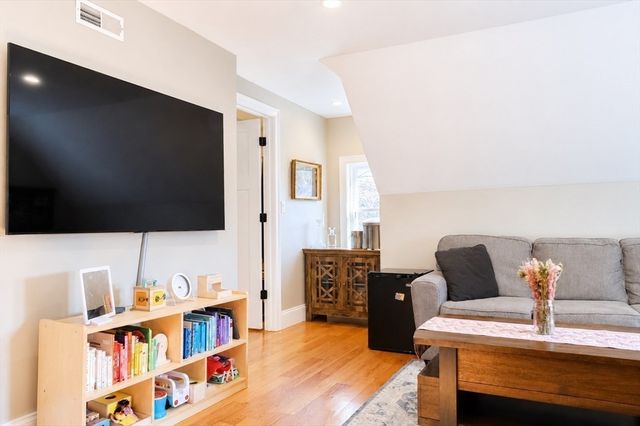 33 Brunswick Park 2, Melrose, MA 02176