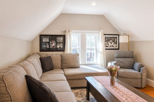 33 Brunswick Park 2, Melrose, MA 02176