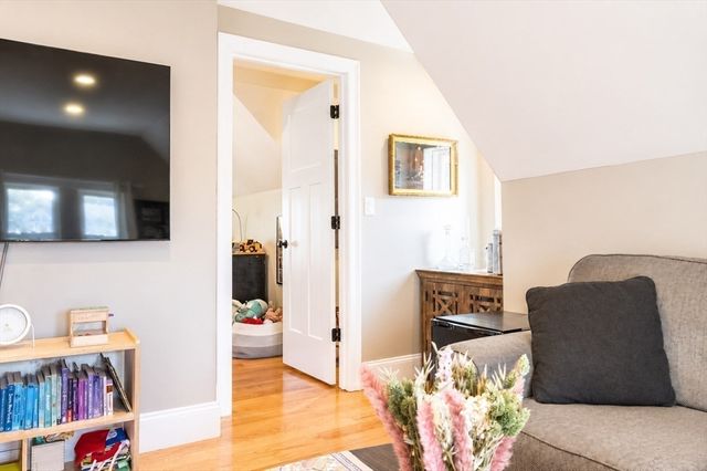 33 Brunswick Park 2, Melrose, MA 02176