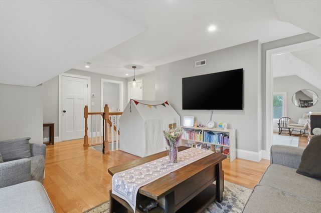 33 Brunswick Park 2, Melrose, MA 02176